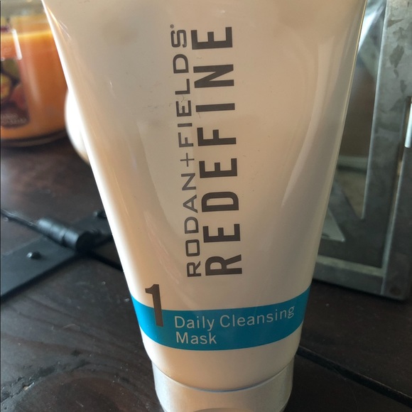 Rodan and Fields Redefine Daily Cleaning Mask - Picture 1 of 1